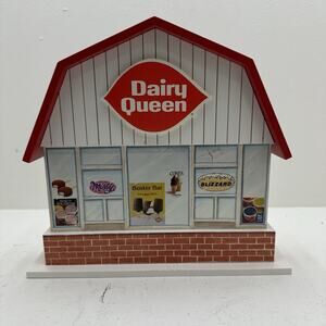 Enesco Mary Moo Moos Dairy Queen Ice Cream Storefront Display 8 3/4”